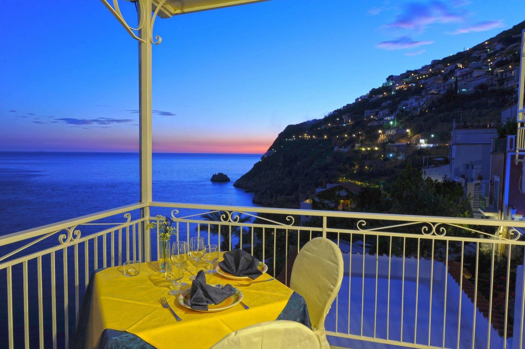 Hotel Torre Saracena Praiano Exterior photo